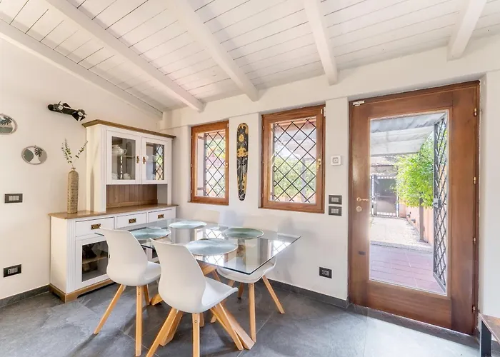Suede Loft Retreat, Charm, Relax Private Parking *