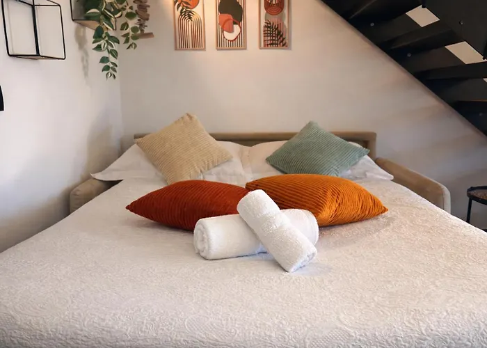 Suede Loft Retreat, Charm, Relax Private Parking וילה